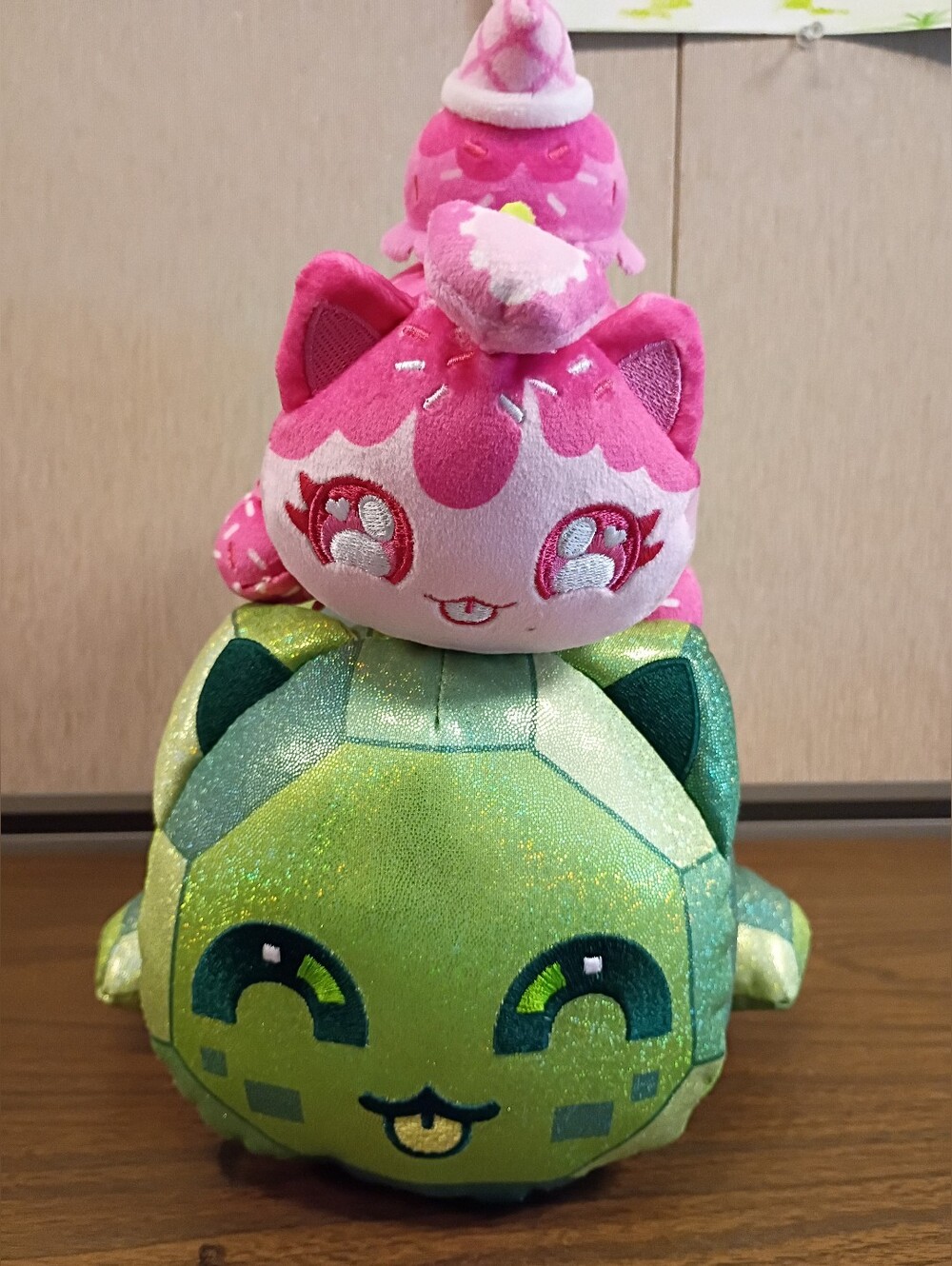 T16 Aphmau Large Emerald Cat & Small MeeMeows Strawberry Ice Cream LE Plush Lot